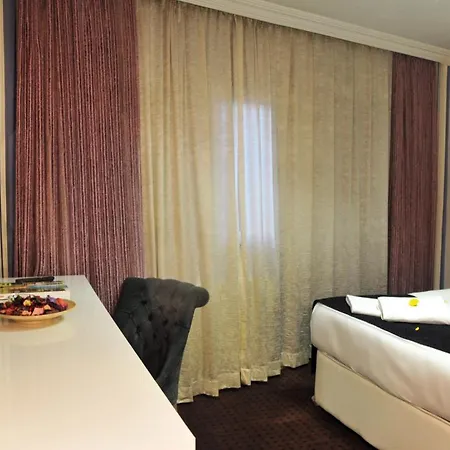 Strazburg Oda ve Kahvaltı